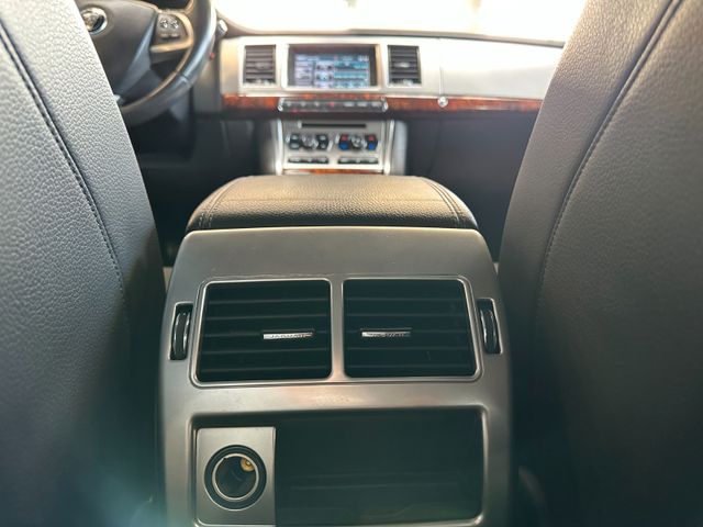 Jaguar XF *Keyless*AHK*BI-XENON*Leder*2-Zonen*
