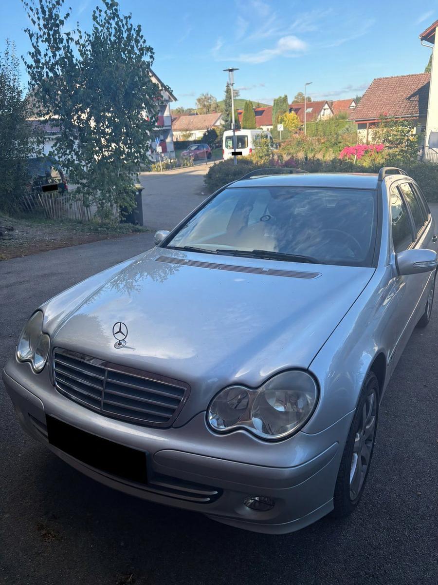 Mercedes-Benz C180 2004 — rear view
