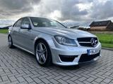 Mercedes-Benz C 63 AMG AMG - Mercedes-Benz C 63 AMG mit Benzin-Antrieb: Limousine