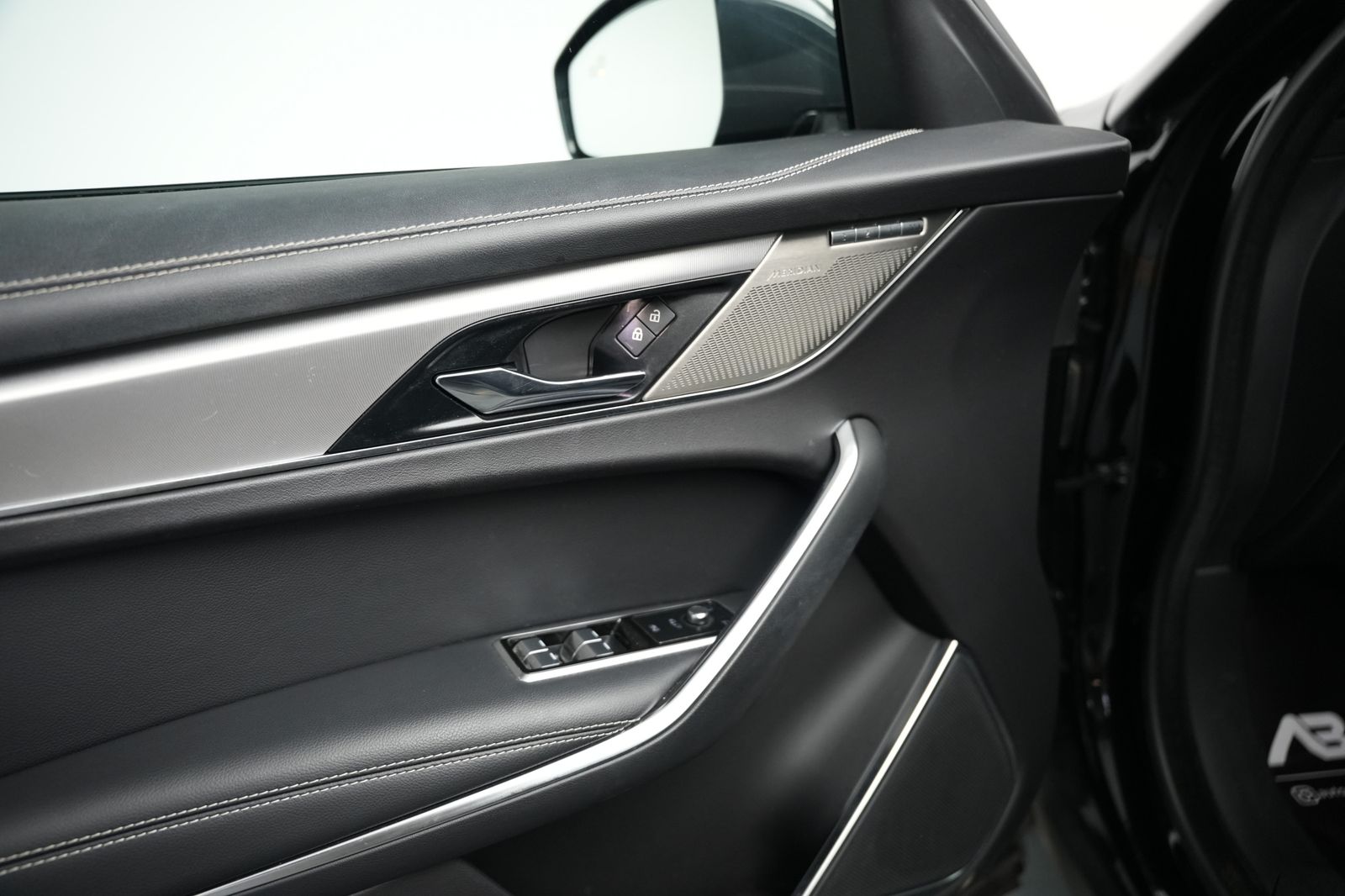 Fahrzeugabbildung Jaguar F-PACE R-Dynamic S *Meridian*Ambiente*Alcantara