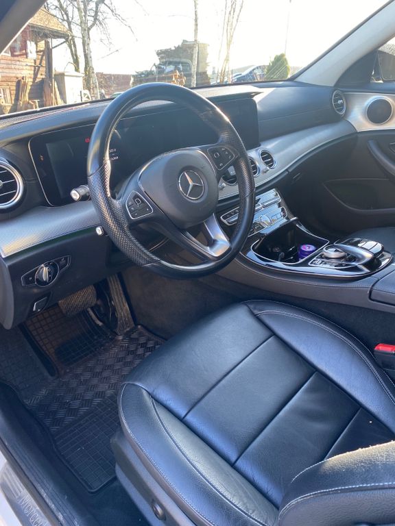 Image of Mercedes-Benz E 350