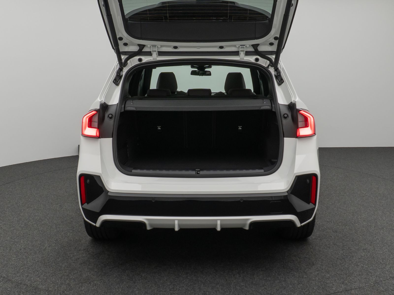 Fahrzeugabbildung BMW X1 xD30e M Sport Panorama 360°HUD DAB H/K AHK