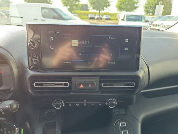 Bild 12 Opel Combo E Cargo Basis Musikstreaming DAB Verkehrsz