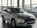 Mitsubishi Outlander PHEV Intro Edition 4WD/AUT/NAV/SHZ/ALU - Mitsubishi Outlander Edition mit Hybrid-Antrieb (Benzin/Elektro)