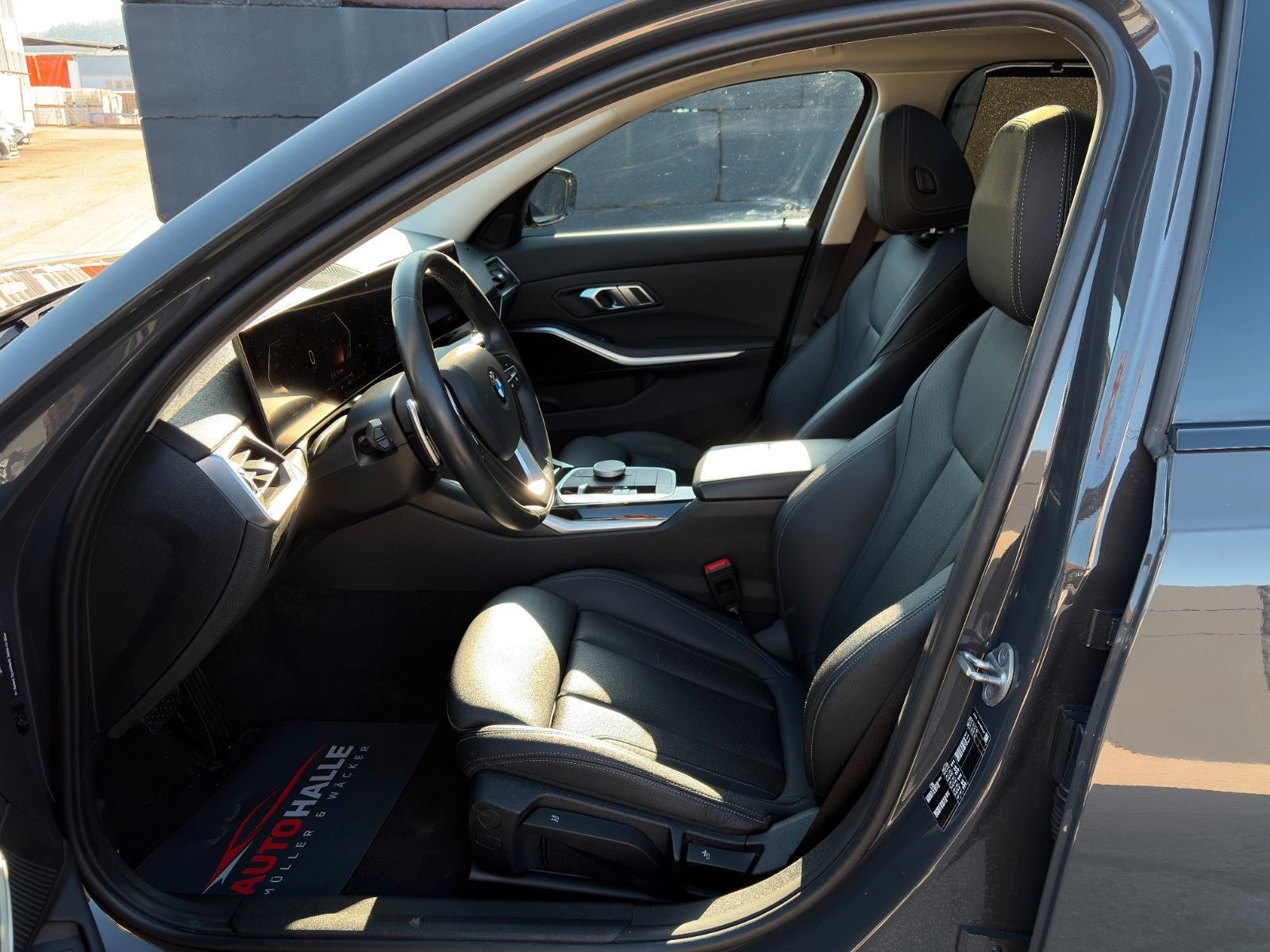 Fahrzeugabbildung BMW 330i Touring LEDER AKUSTIK PANO LED HiFi CarPlay