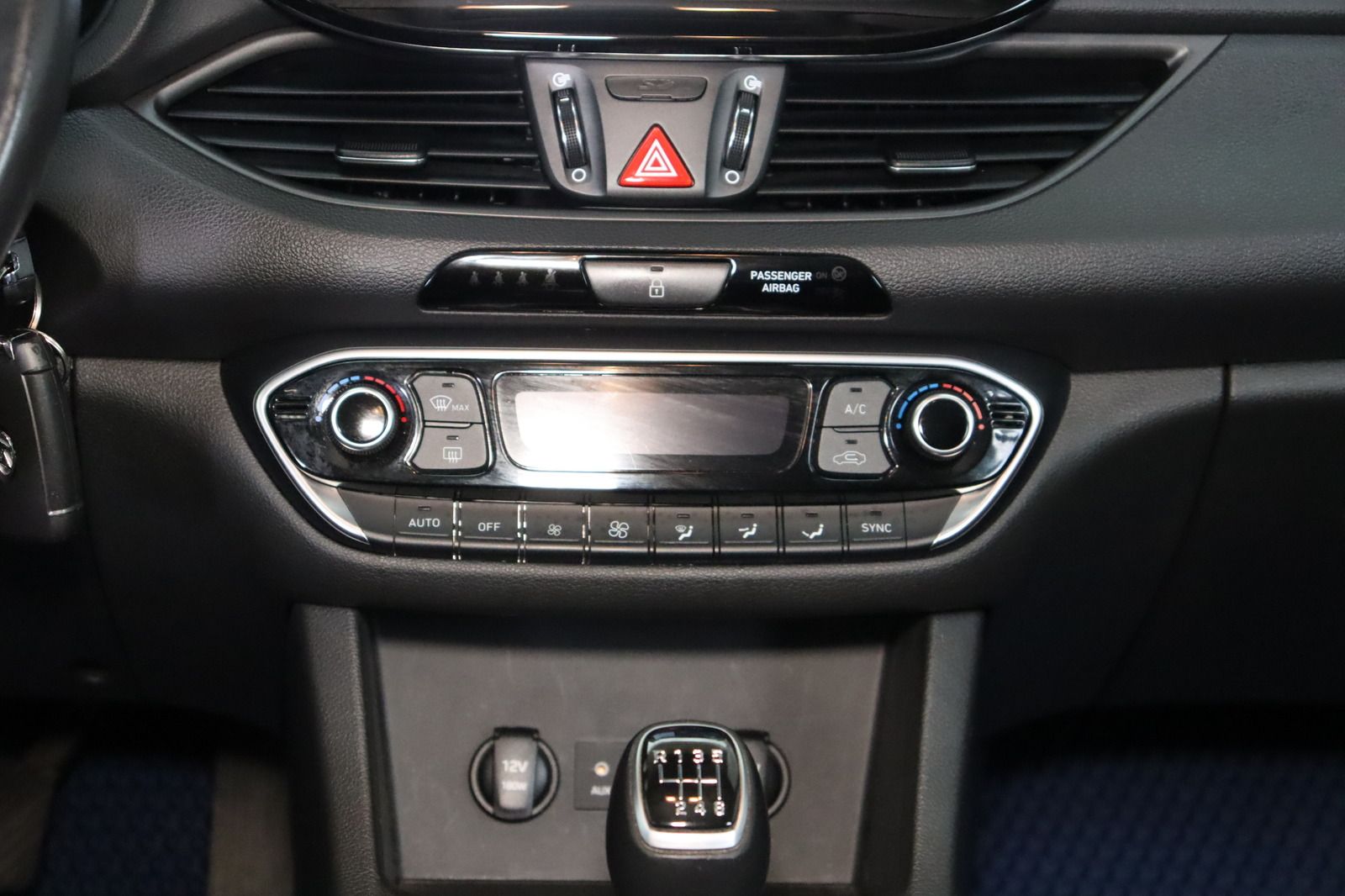 Fahrzeugabbildung Hyundai i30 1.4i * SHZ * Navi * DAB+ * Klima * YES!