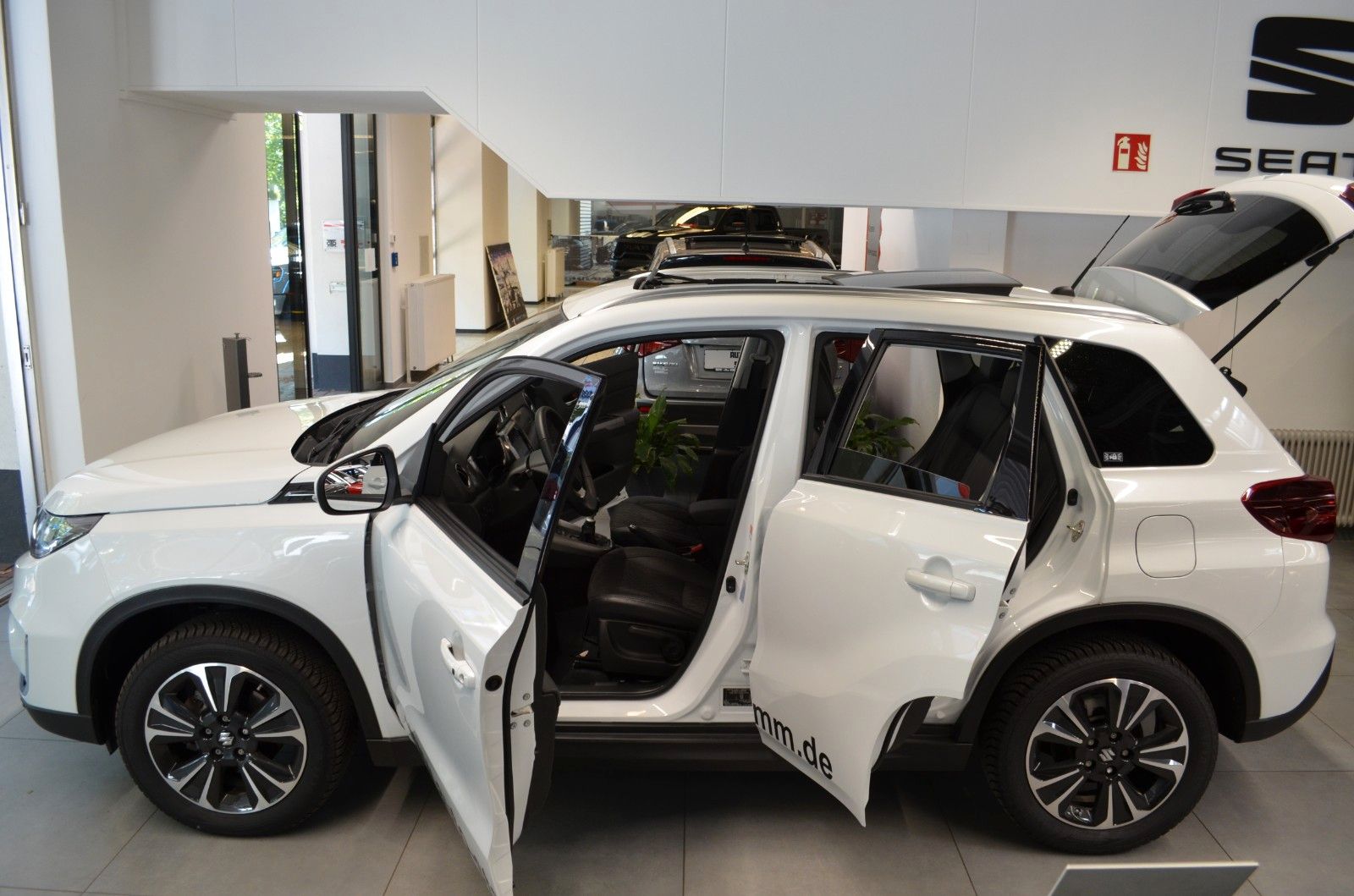 Fahrzeugabbildung Suzuki Vitara 1.4 BOOSTERJET Hybrid Com+ *Pano-Navi*