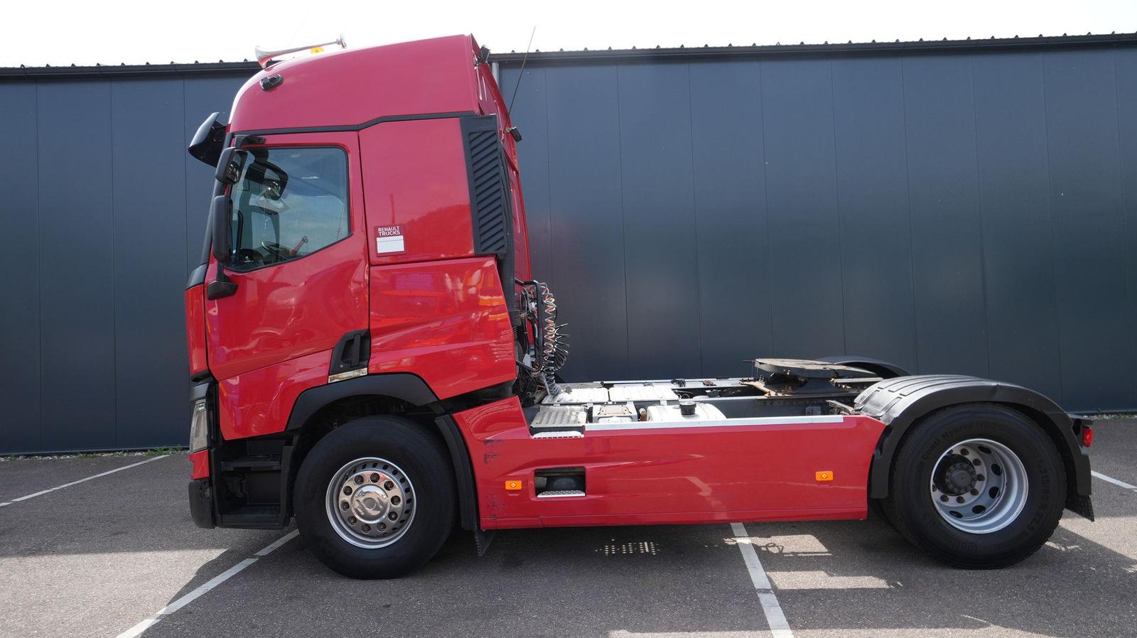 Renault T 460 tractor unit 648.900KM