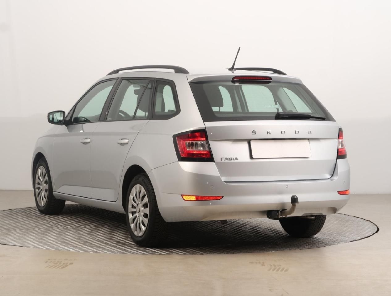 Fahrzeugabbildung SKODA Fabia Combi 1.0 TSI Active - AHZV, Klima, NS