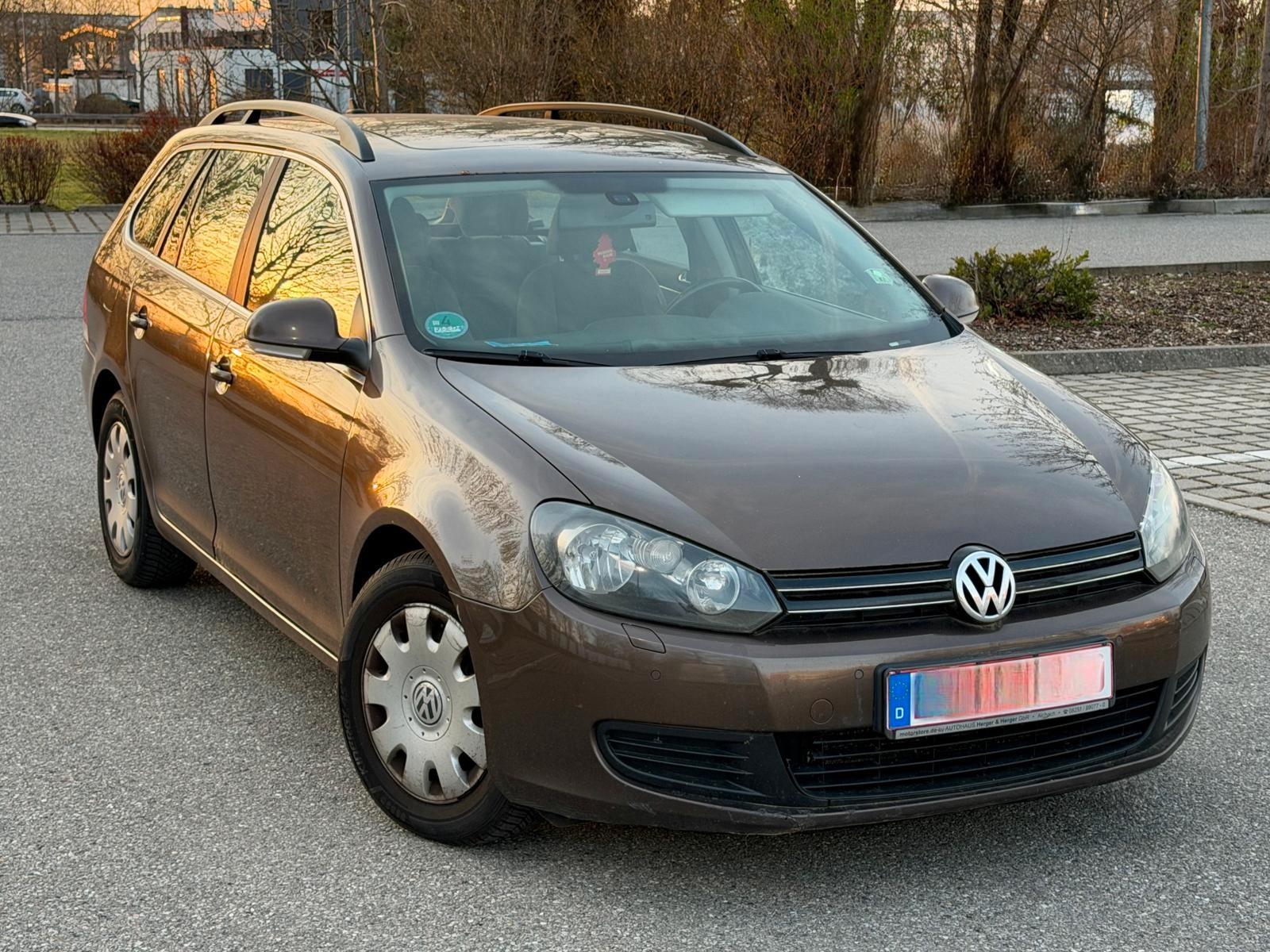 Volkswagen Golf 2013 — rear view