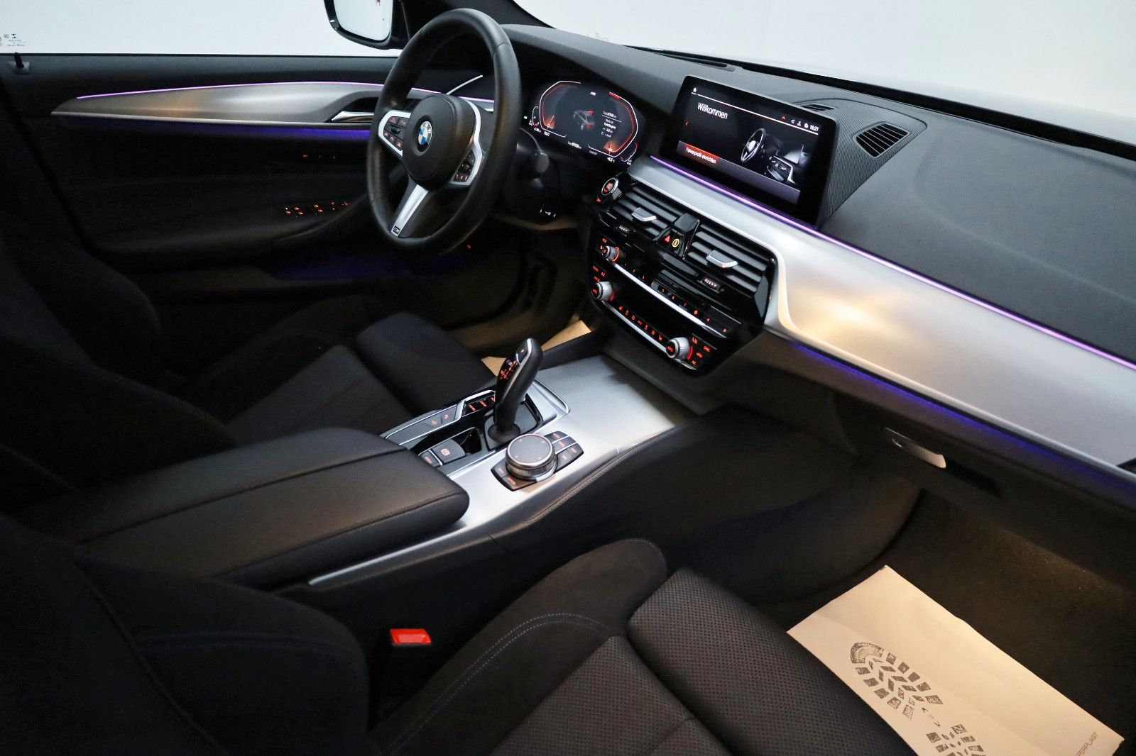 Fahrzeugabbildung BMW 530 d M Sport Lim,Navi,LED,SH,HUD,360°Kamera,ACC