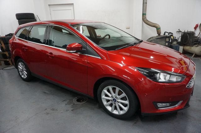 Ford Focus Turnier Titanium,Navi,Pdc,Ahk,Sh,Tempomat!