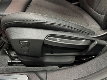Fahrzeugverkauf 22 BMW 118 d Sport Line AT LED Shadow Line Navi