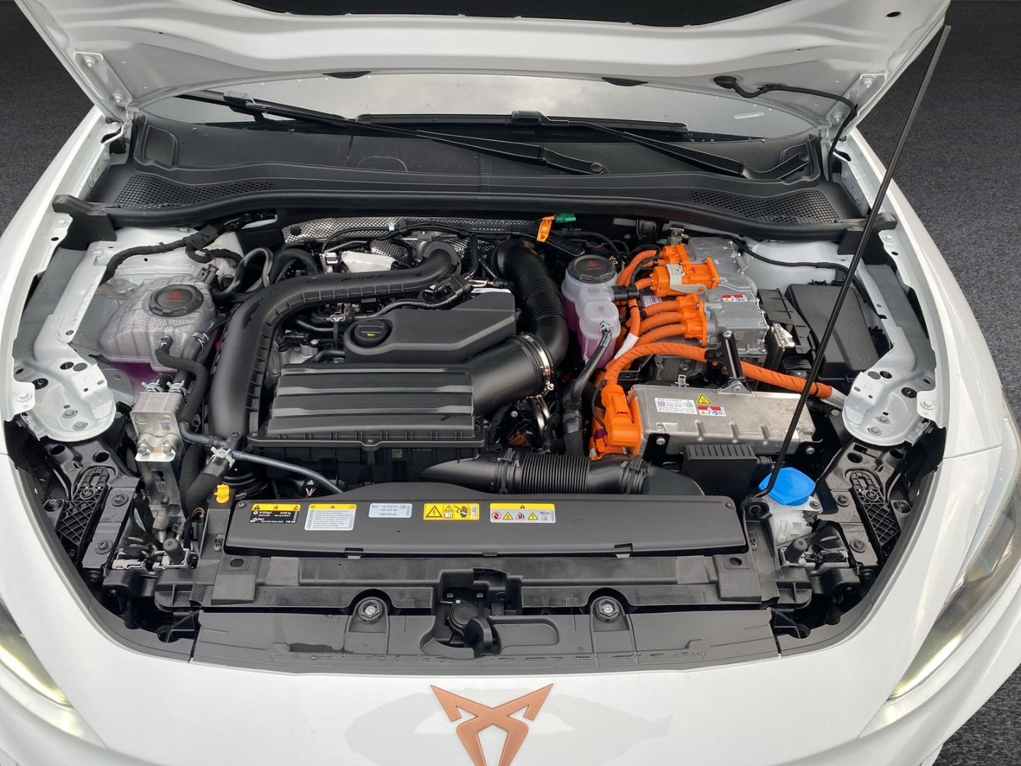 Fahrzeugabbildung CUPRA Leon ST 1.5 e-Hybrid 150kW*Int.Drive*NAVI*MATRIX