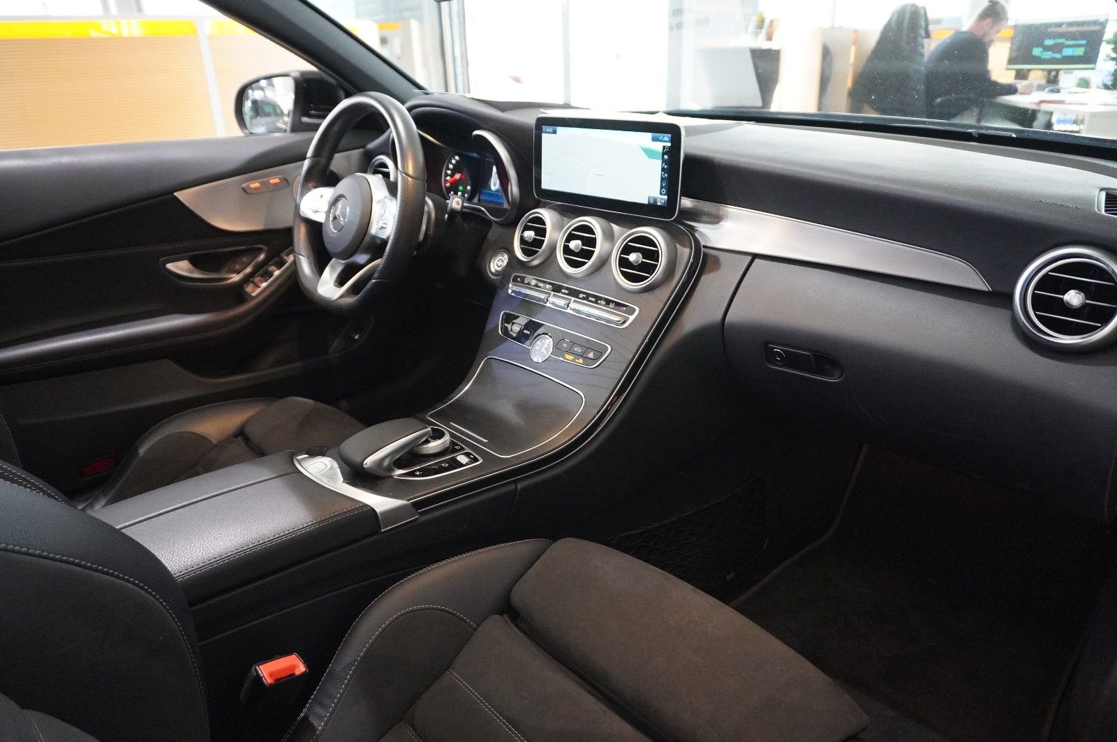 Fahrzeugabbildung Mercedes-Benz C 200 CABRIO 9G AMG LINE NAVI/LED/KAMERA/SPORT