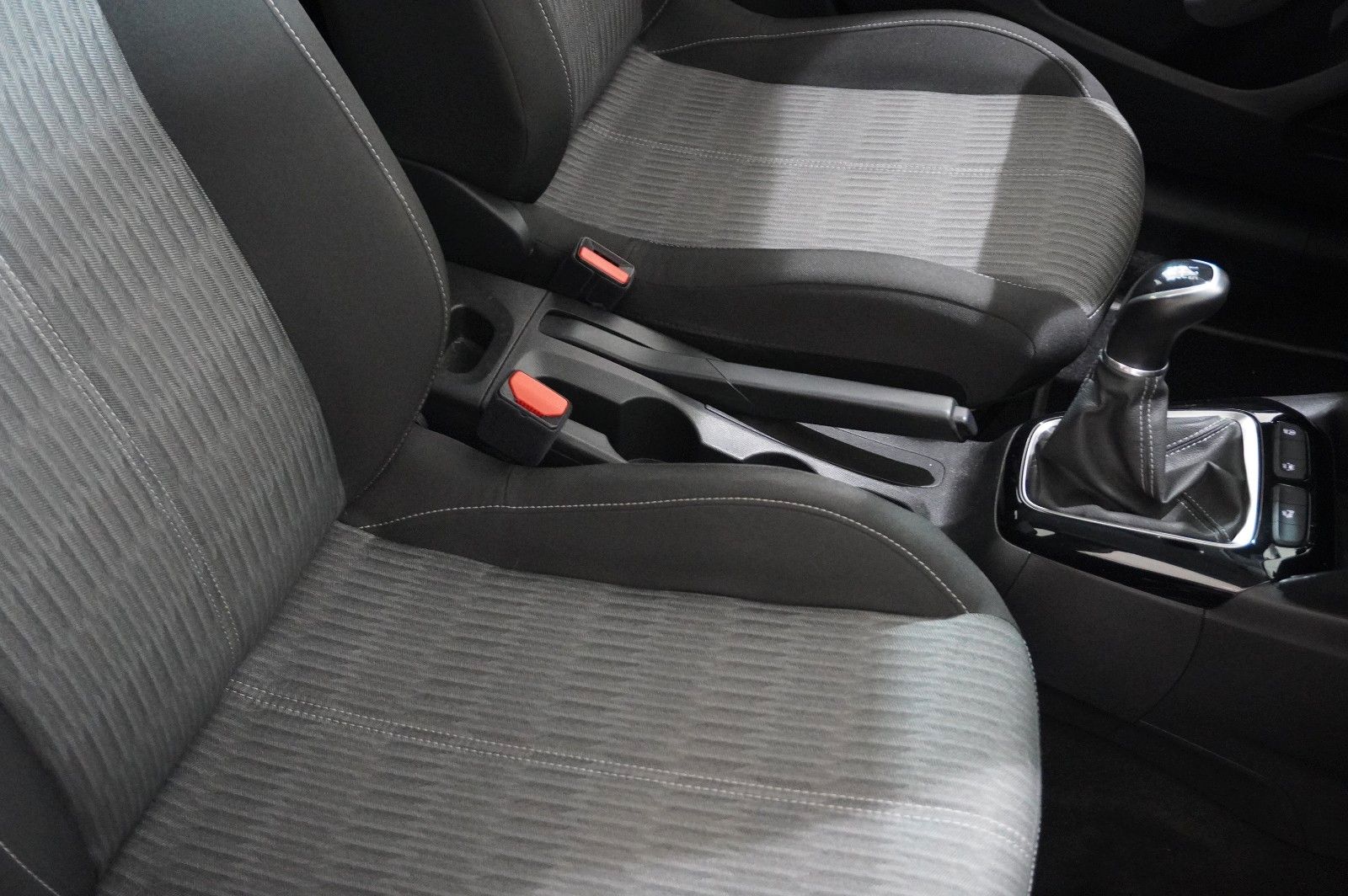 Fahrzeugabbildung Opel Corsa F 1.2 EDITION NAVI/TEMP/PDC/SPORT/DAB+
