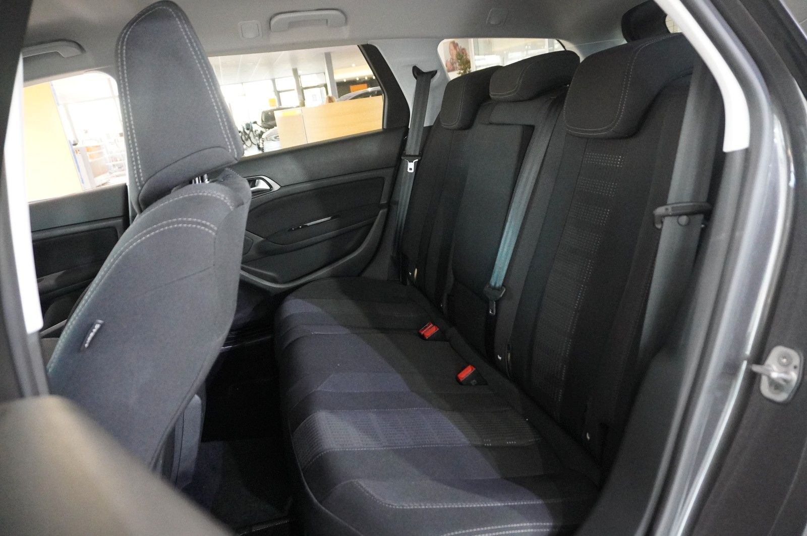 Fahrzeugabbildung Peugeot 308 SW 1.2T ALLURE NAVI/LED/KAMERA/SHZ/SPORT/AHK