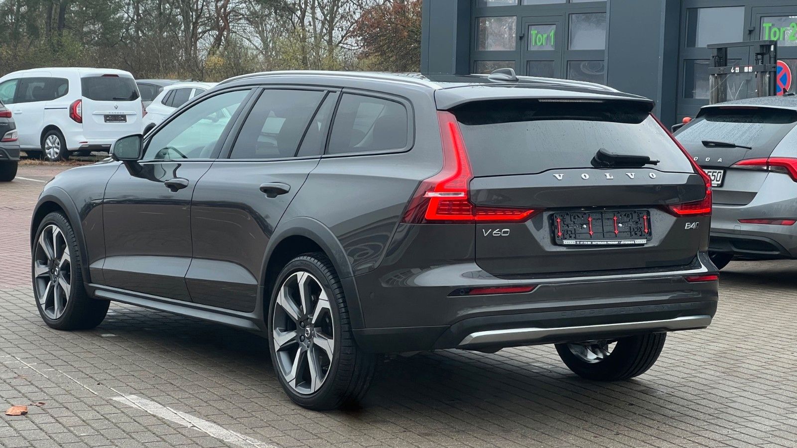 Fahrzeugabbildung Volvo V60 B4 CC Ultimate AWD*B&W*360°*SH*Massage*