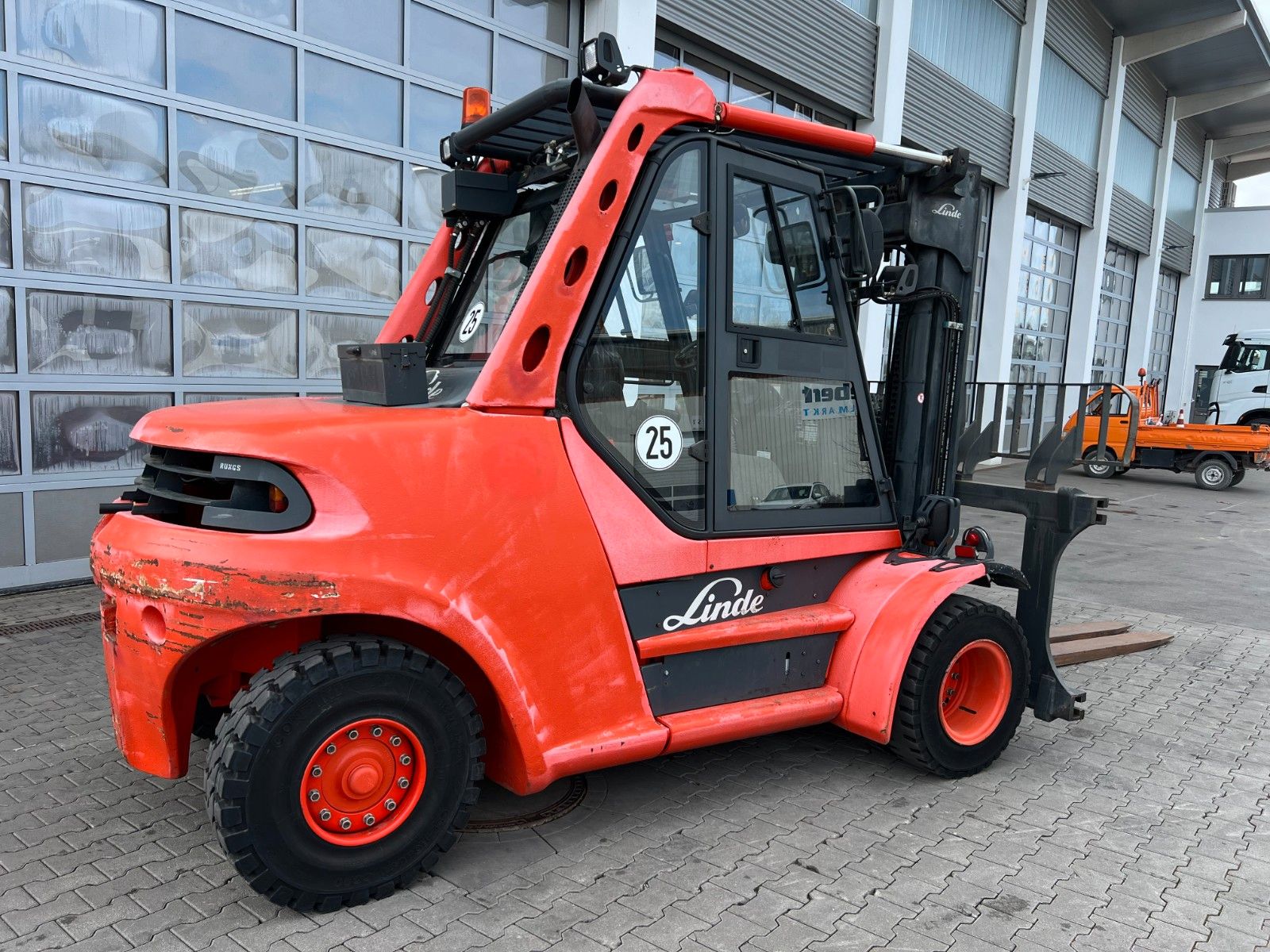Fahrzeugabbildung Linde H80D-03 /900 / 4,5m / 4.043h / Verstellgerät SS