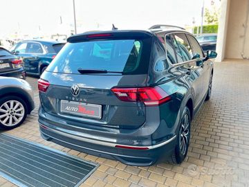 Volkswagen Tiguan - 4
