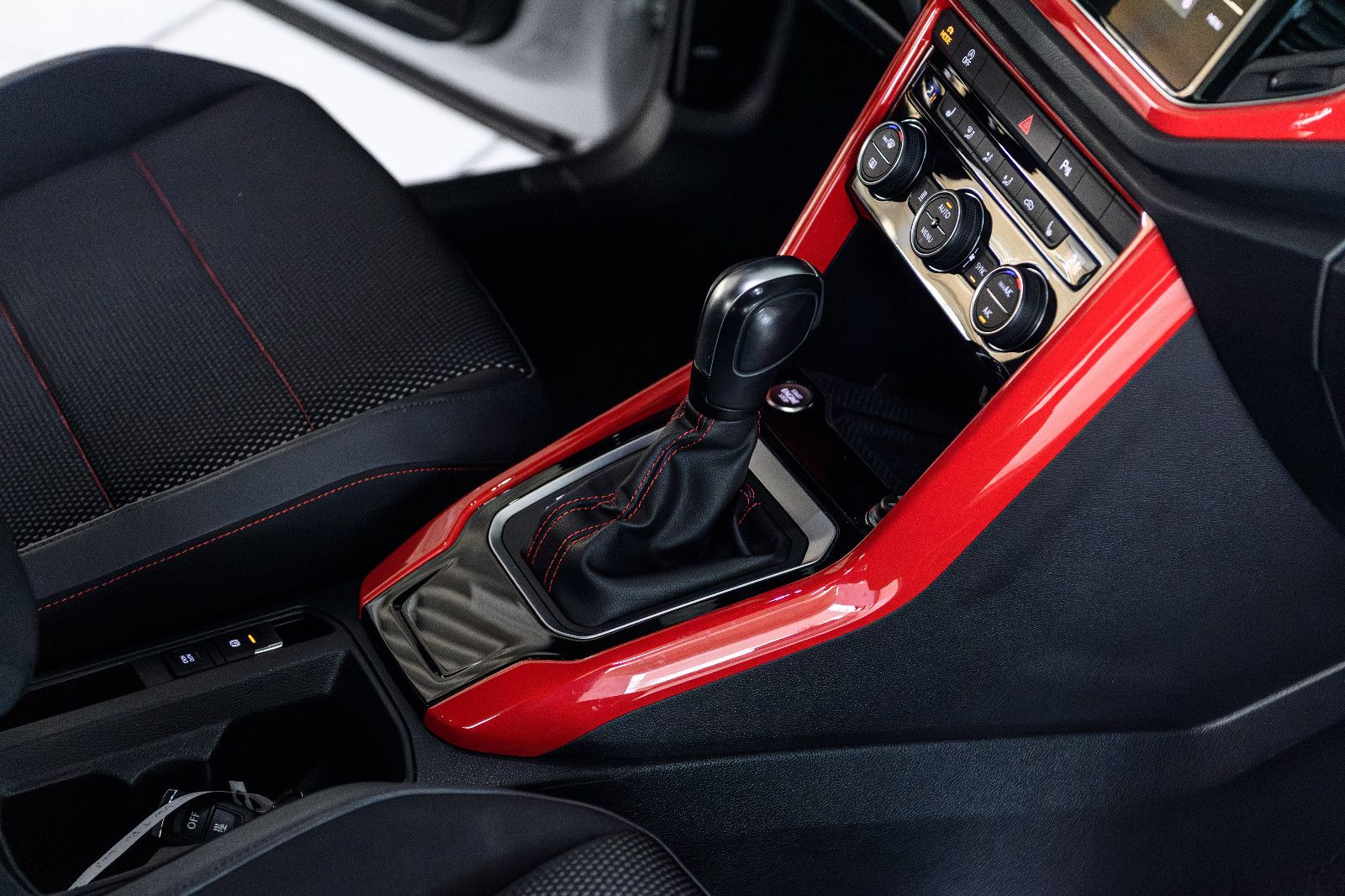 Fahrzeugabbildung Volkswagen T-Roc Sport 1.5 TSI DSG "beats" LED +STANDHZ.