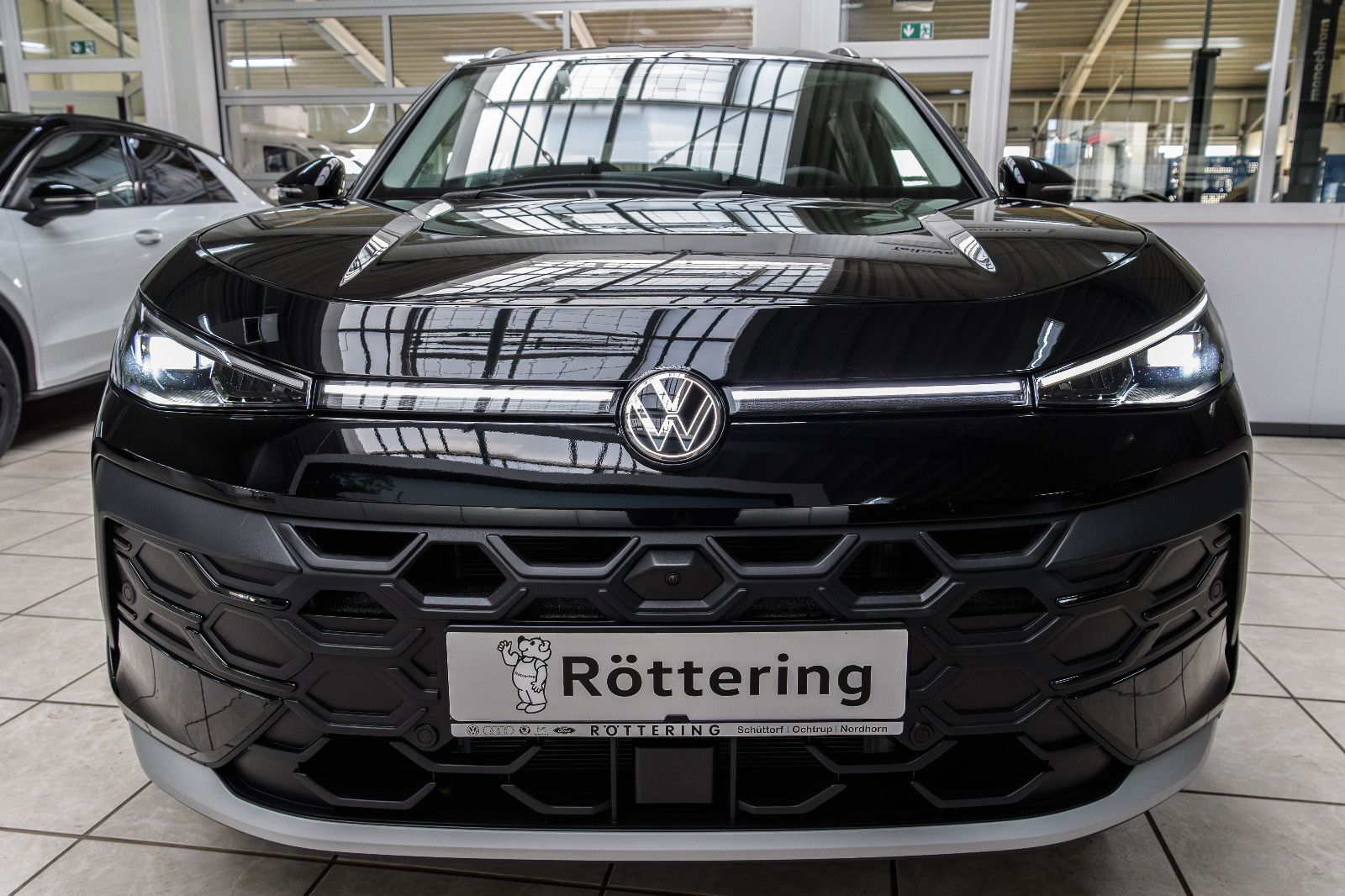 Fahrzeugabbildung Volkswagen T-Roc 1.5 eTSI  Style+IQ-Light+AHK+5 Jahre Gar.