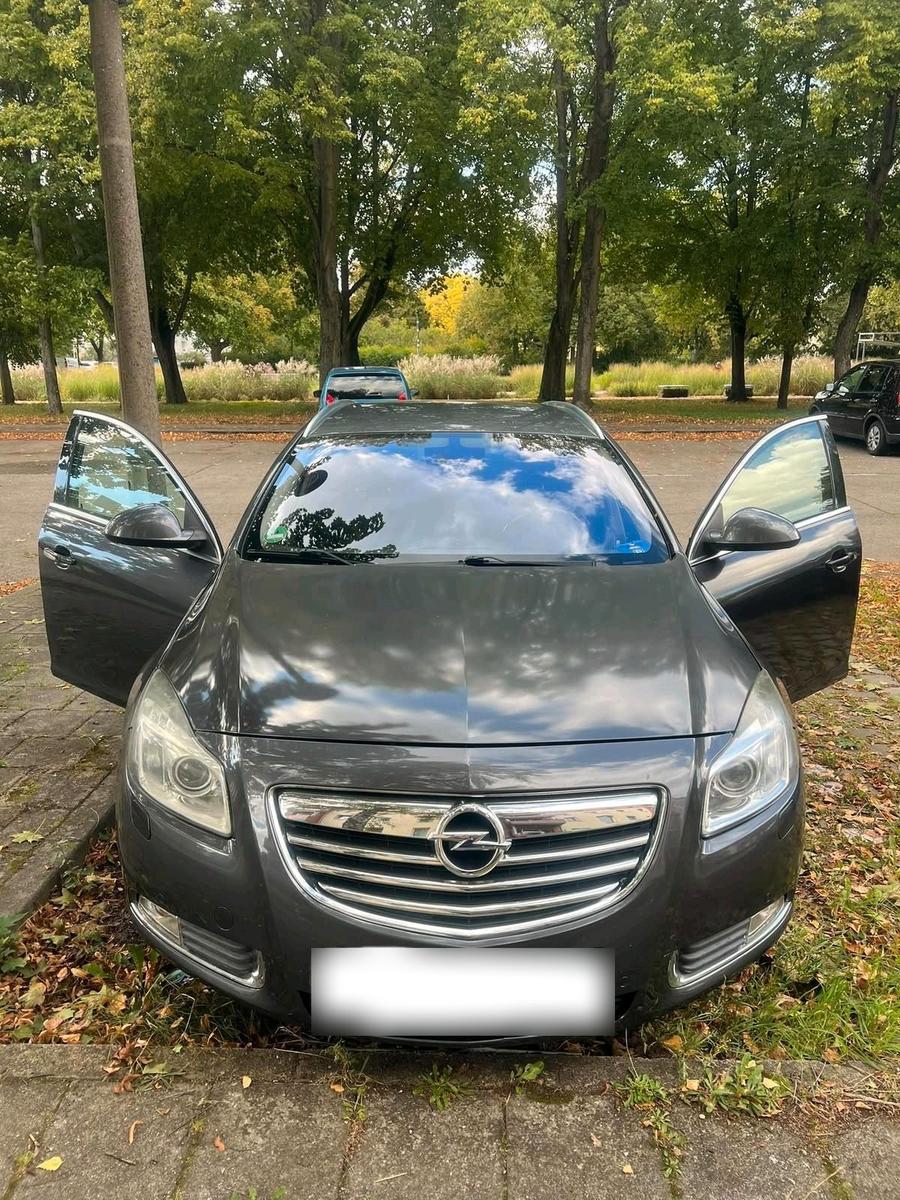 Opel Insignia 2012 — interior