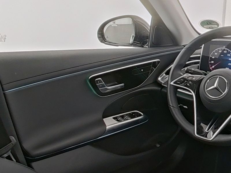 Mercedes-Benz E 220 d Avantgarde-Advanced PANO-SHD Kamera foto 5