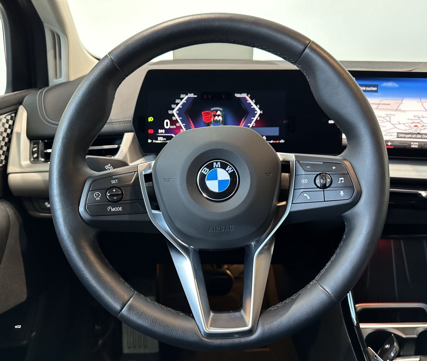 Fahrzeugabbildung BMW 220i Aktivsitz Head-Up AHK