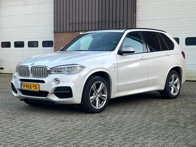 BMW X5 M50 M50d / Grijs nummernschild / Head up / lu