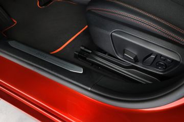 BMW 118d Aut. Sport Line Shadow PANO HUD H&K RFK