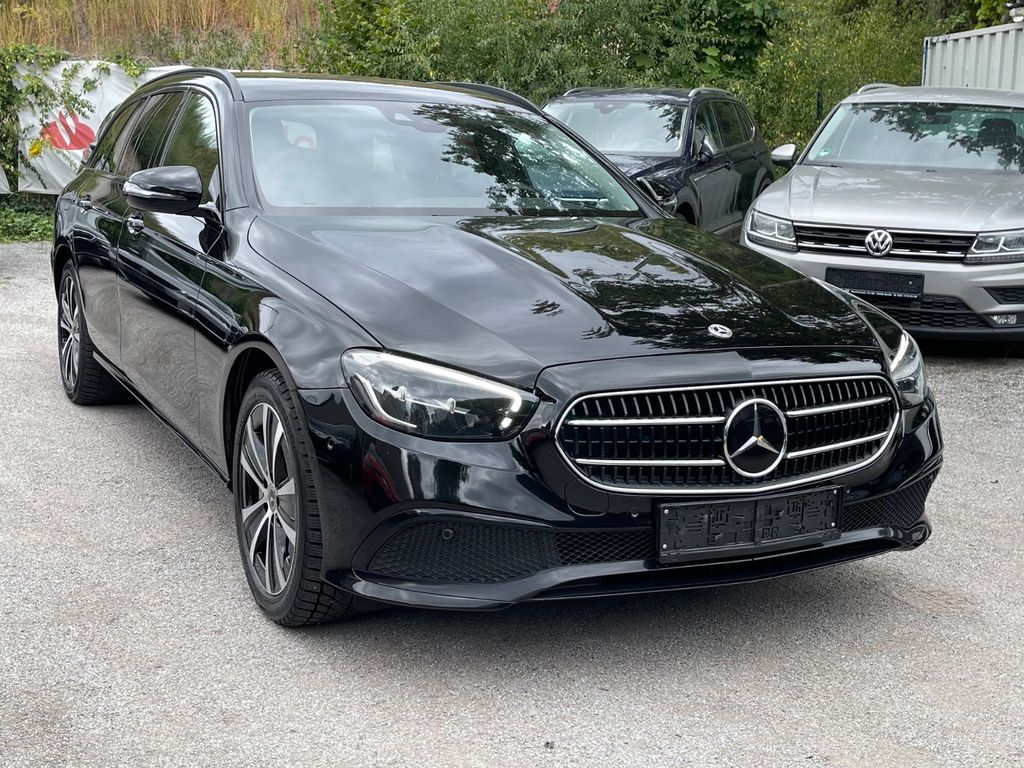 Image of Mercedes-Benz E 300