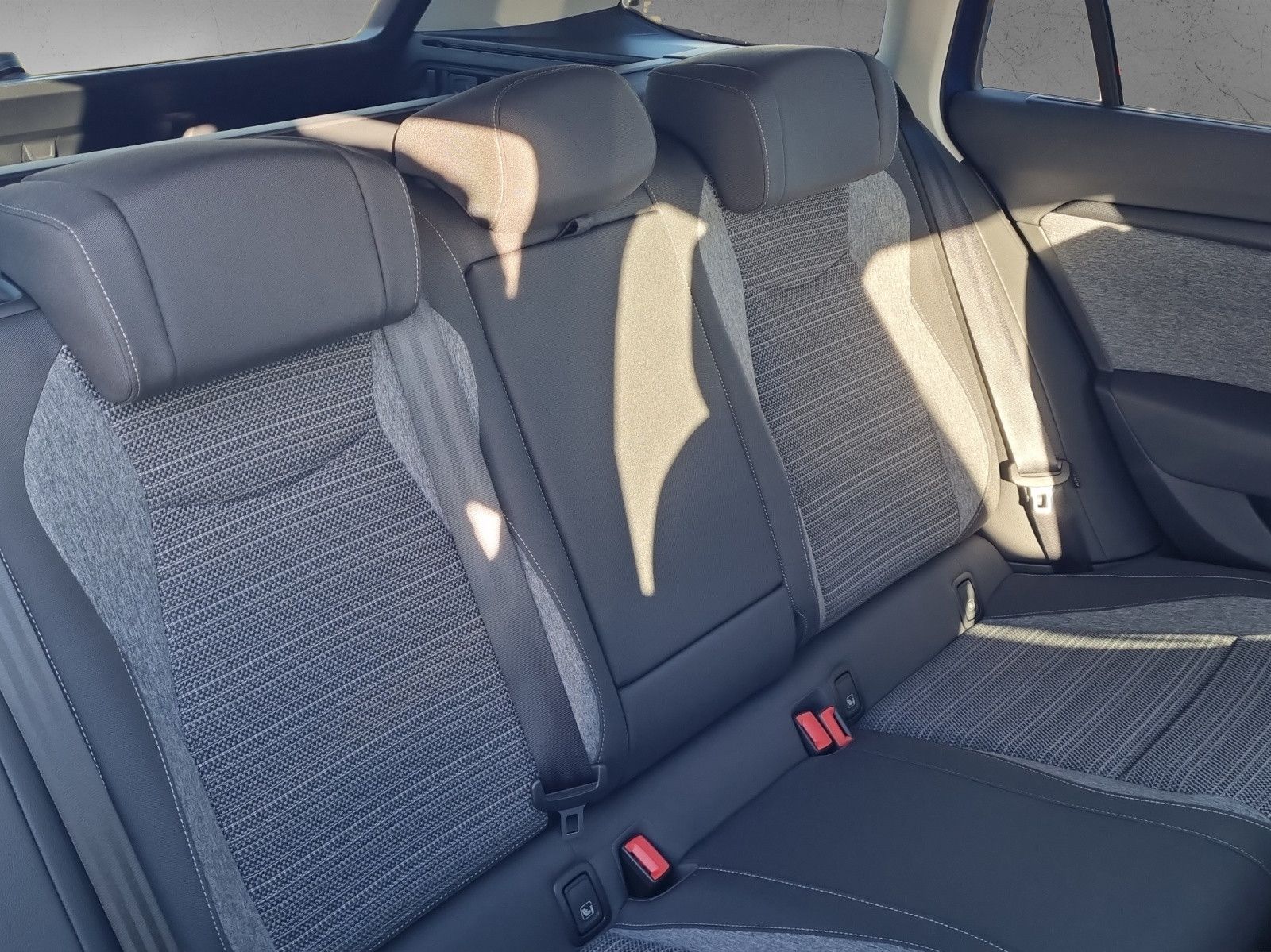 Fahrzeugabbildung SKODA Superb Combi Selection 2,0 TDI 110KW/150PS AHK