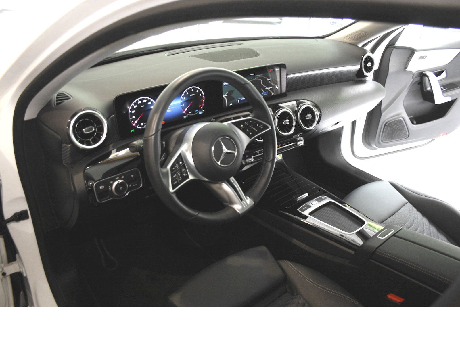 Fahrzeugabbildung Mercedes-Benz A 180 Progres.Limousine*MBUX*LED*Winterpaket