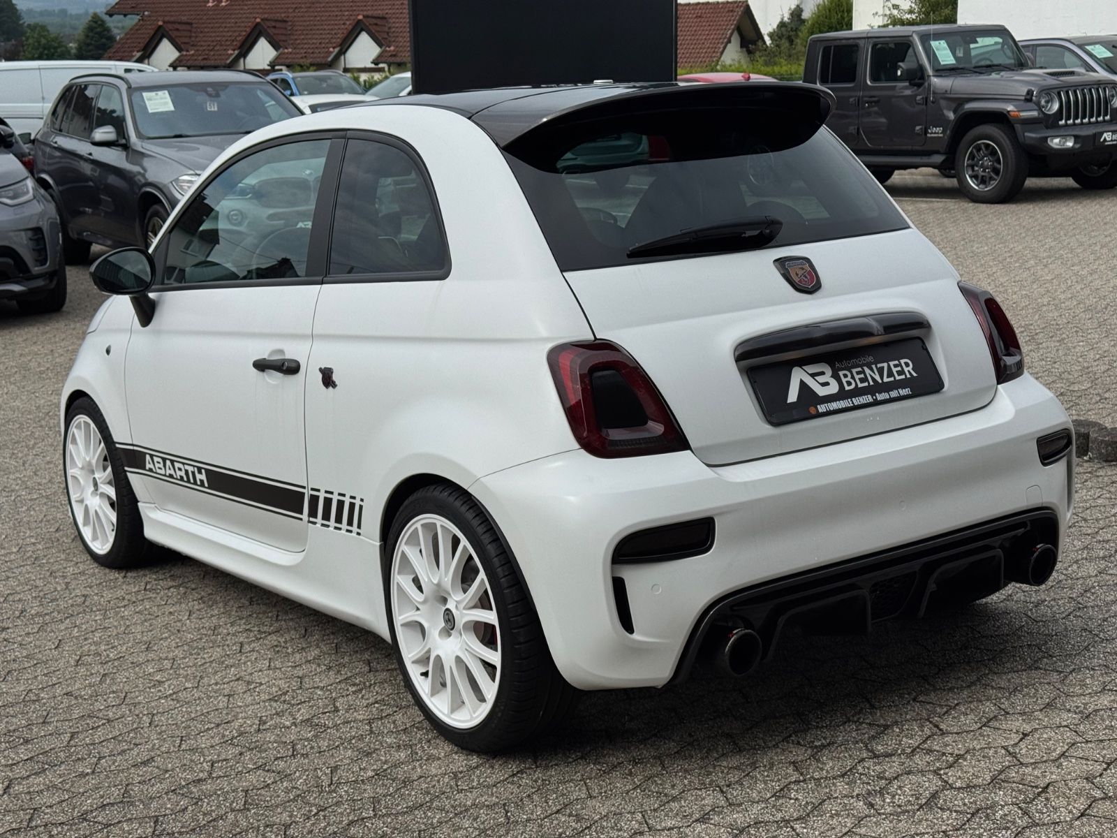 Fahrzeugabbildung Abarth 595 esseesse/CARBON/Akrapovic/MATT/Maxton-Design