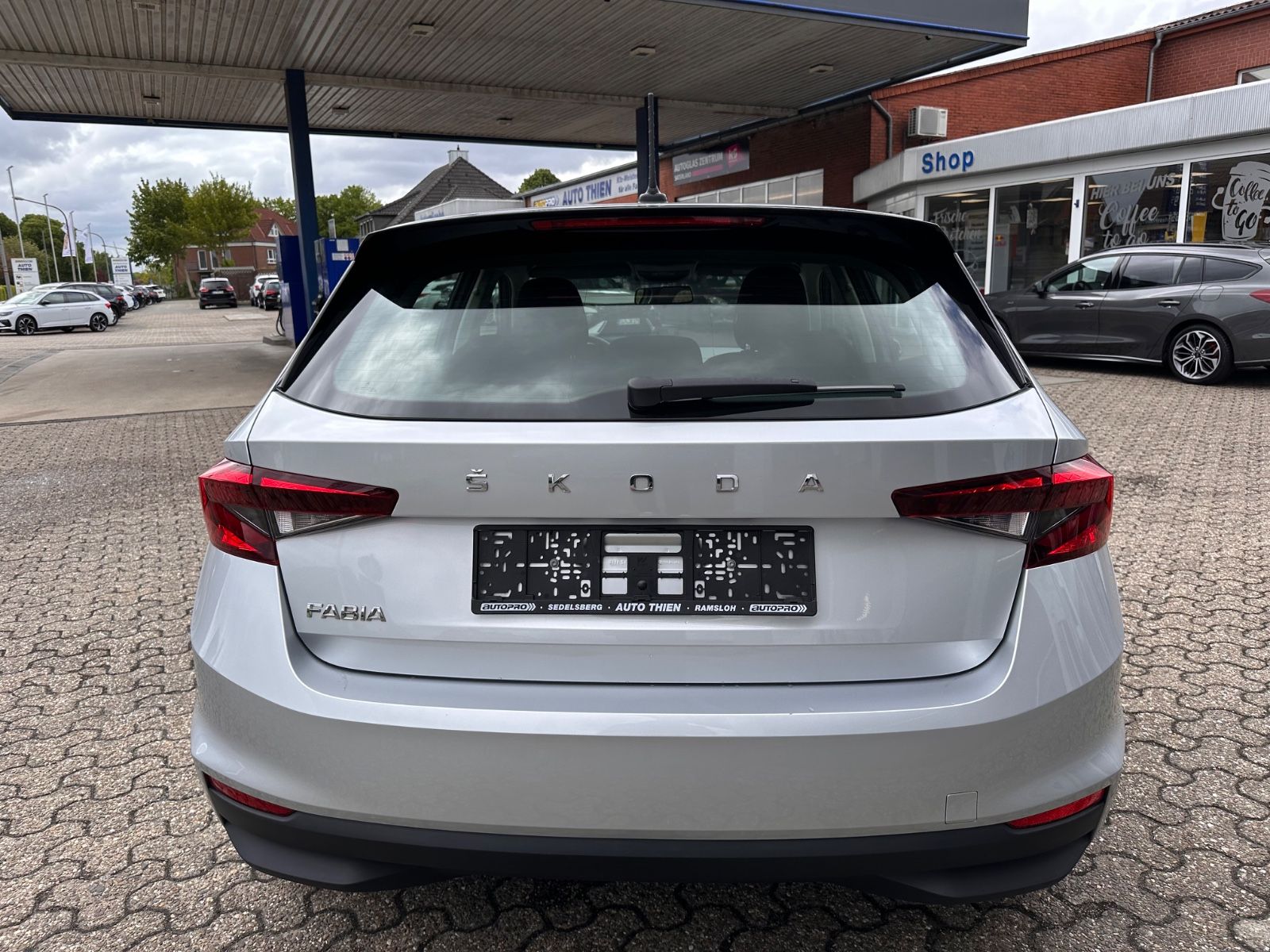 Fahrzeugabbildung SKODA Fabia 1.0 MPI Ambition APP/Klima/GJR