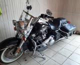 Harley-Davidson Road-King mit Jekill & Hyde Auspuffanlage - Angebote