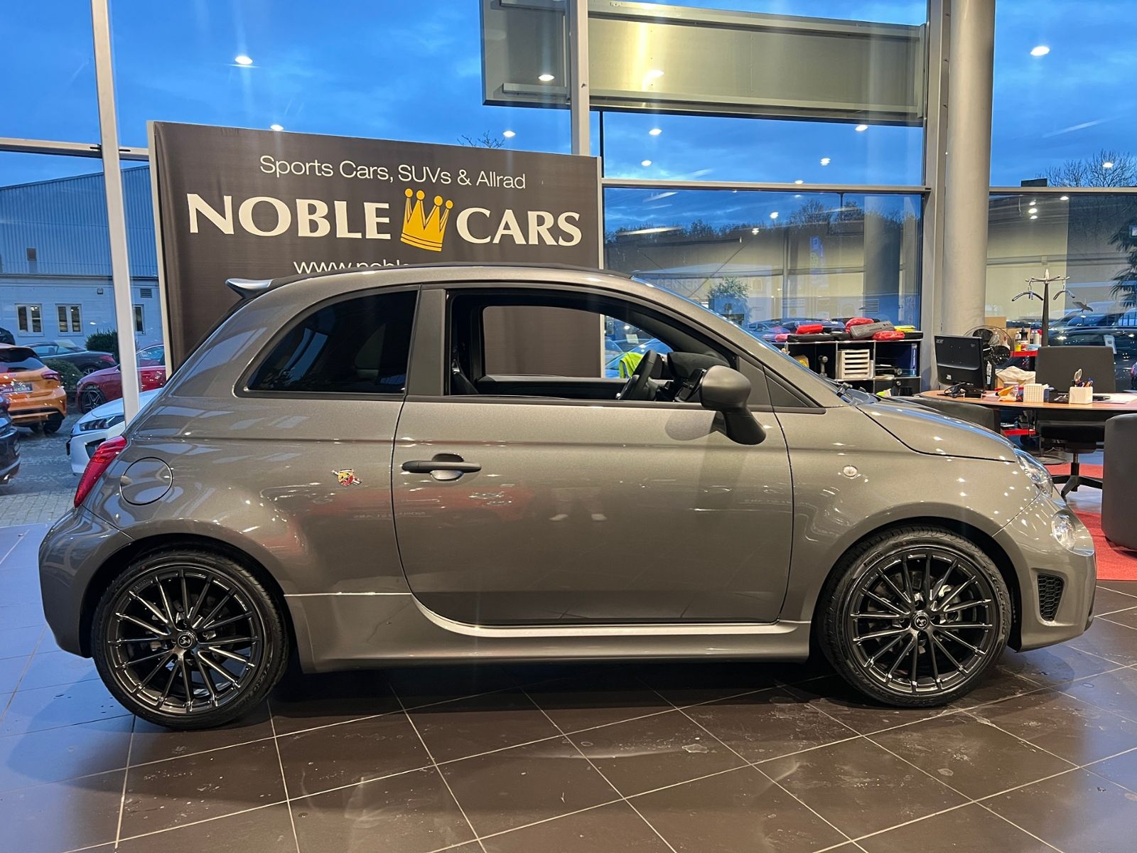 Fahrzeugabbildung Abarth 595C T-Jet NAV DAB PDC ALU