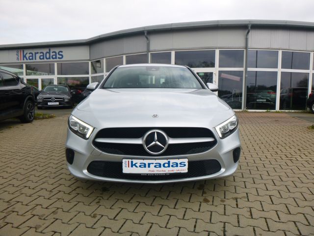 Fahrzeugabbildung Mercedes-Benz A 180 Limousine >NAV/LED/KAM/PDC/SHZ<