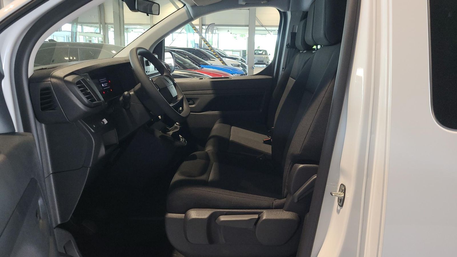 Fahrzeugabbildung Peugeot Expert  DoKa L 144 PS BlueHDi MT
