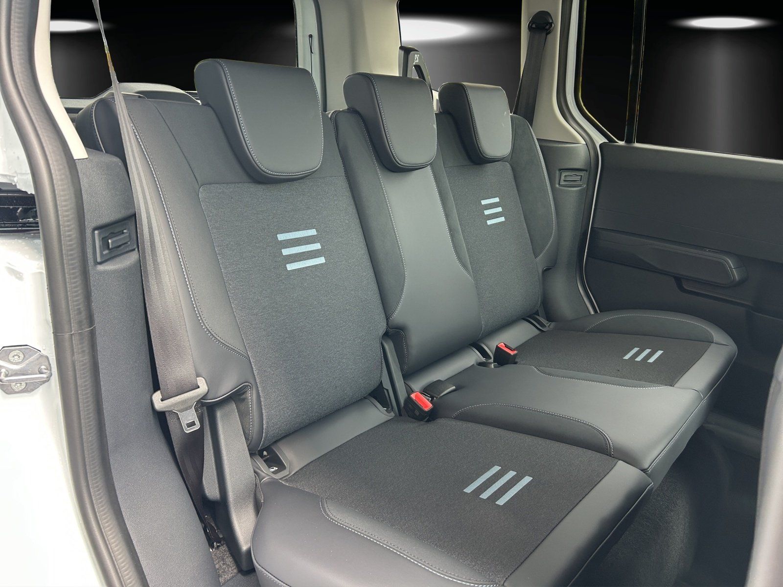 Fahrzeugabbildung Ford Tourneo Courier 1,0 Ecoboost Active
