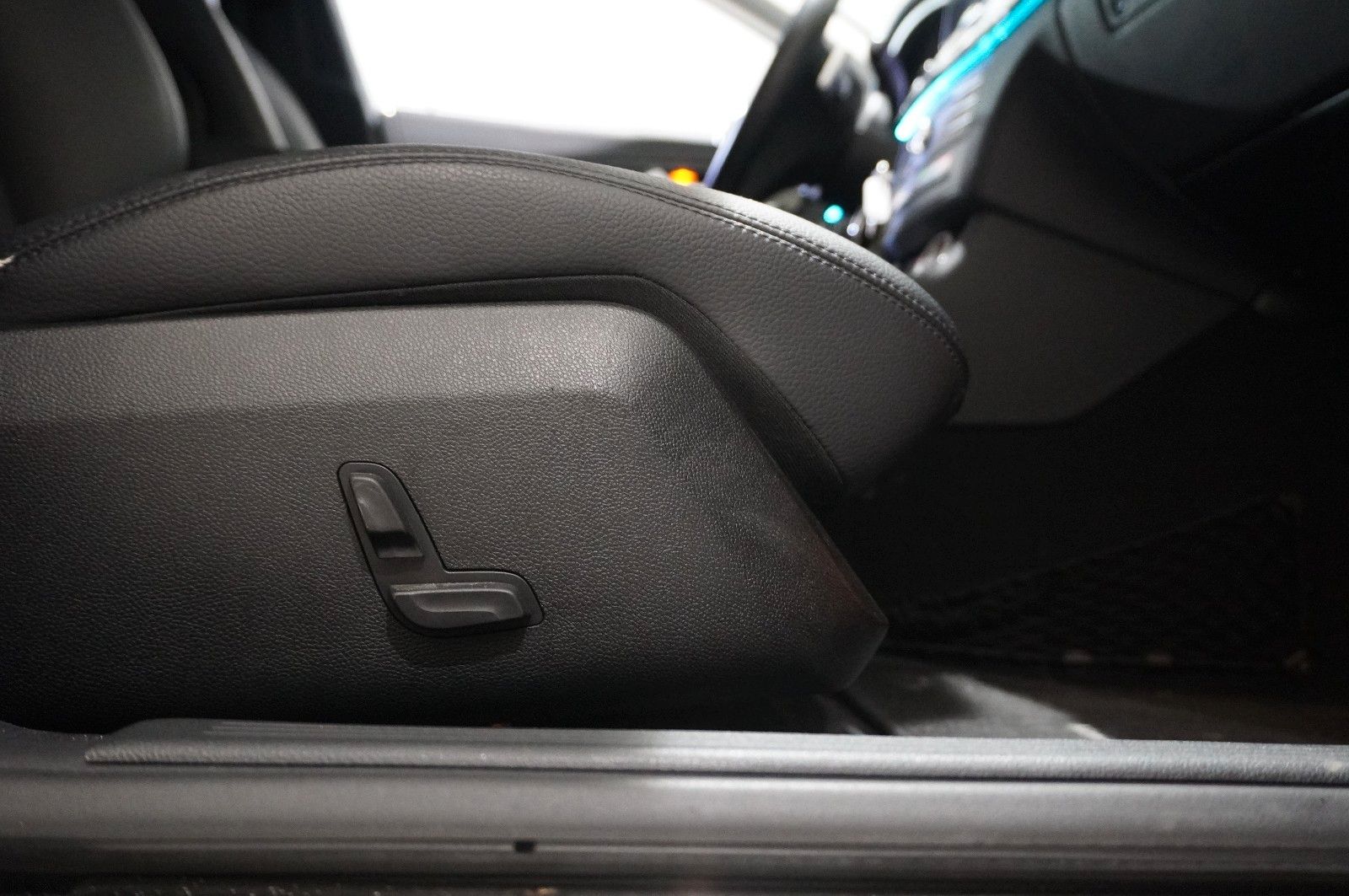 Fahrzeugabbildung Mercedes-Benz CLS 350 COUPE NAVI/AMG/KAMERA/MULTIBEAM/SH/TEMP.
