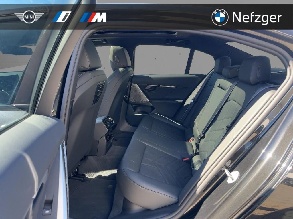 BMW i5 xDrive40 Limousine M Sport Park-Assistent HUD foto 8