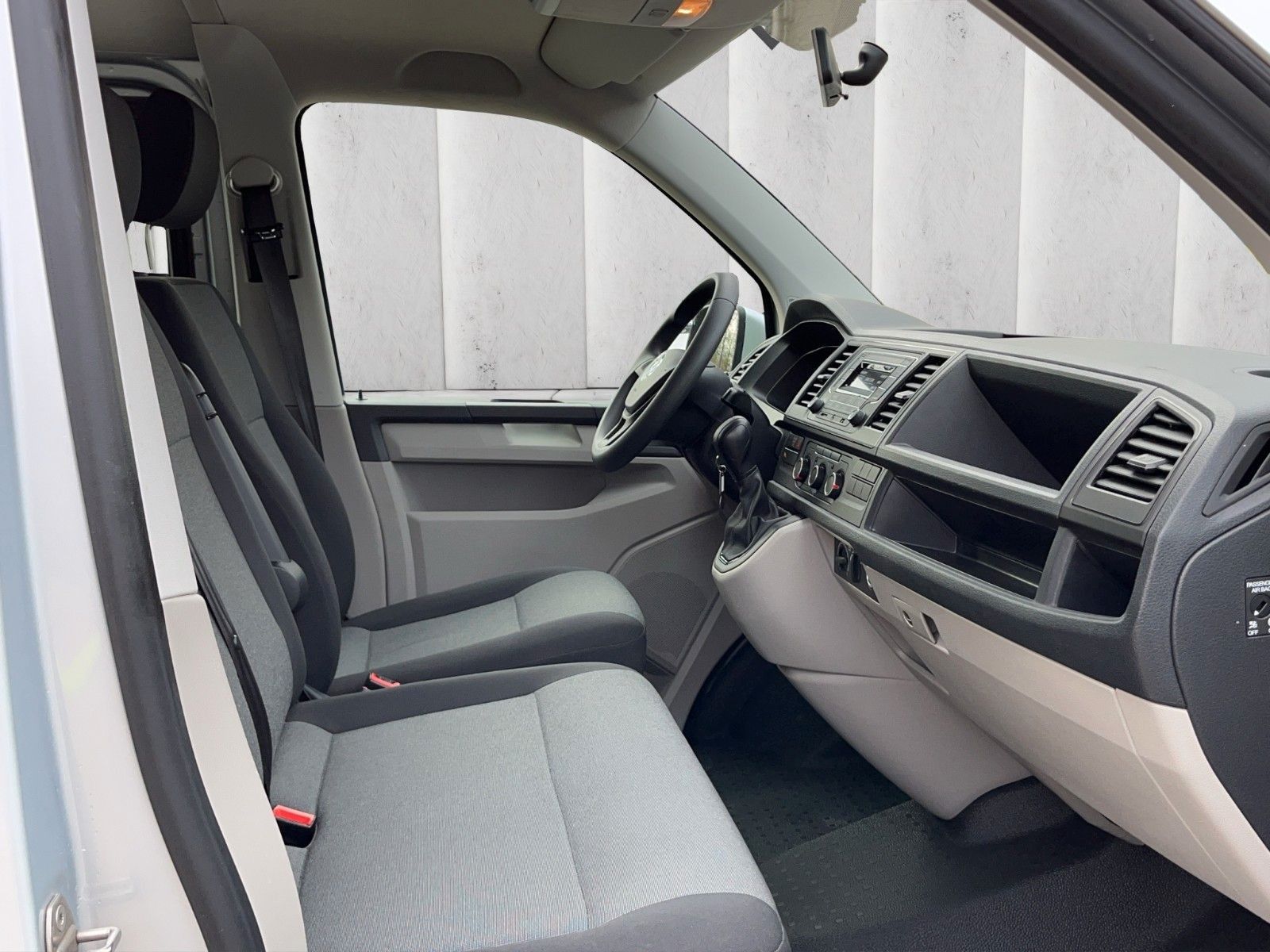 Fahrzeugabbildung Volkswagen T6 Kombi T6 2.0l DSG*9-Sitzer*Standheizung*PDC*A