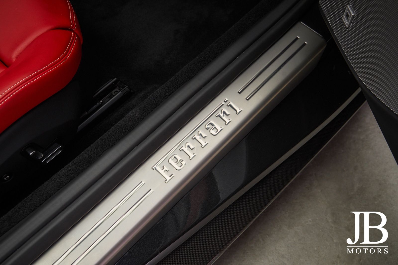 Fahrzeugabbildung Ferrari Portofino M Carbon LED JBL Surround Magneride