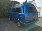Volkswagen T3 Multivan Oldtimer - blaue Volkswagen T3 Multivan