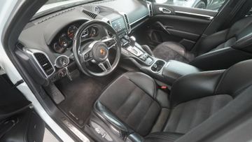 Porsche Cayenne - 8