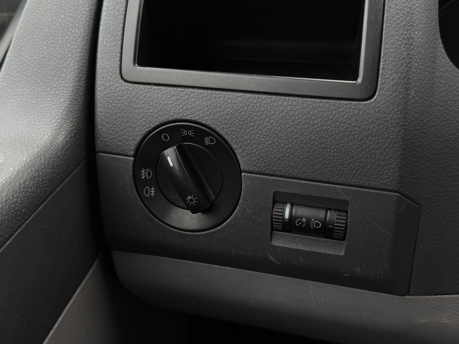 Fahrzeugabbildung Volkswagen T5 2.5 TDI 5-Zylinder 7-Sitzer Klima PDC Sthz