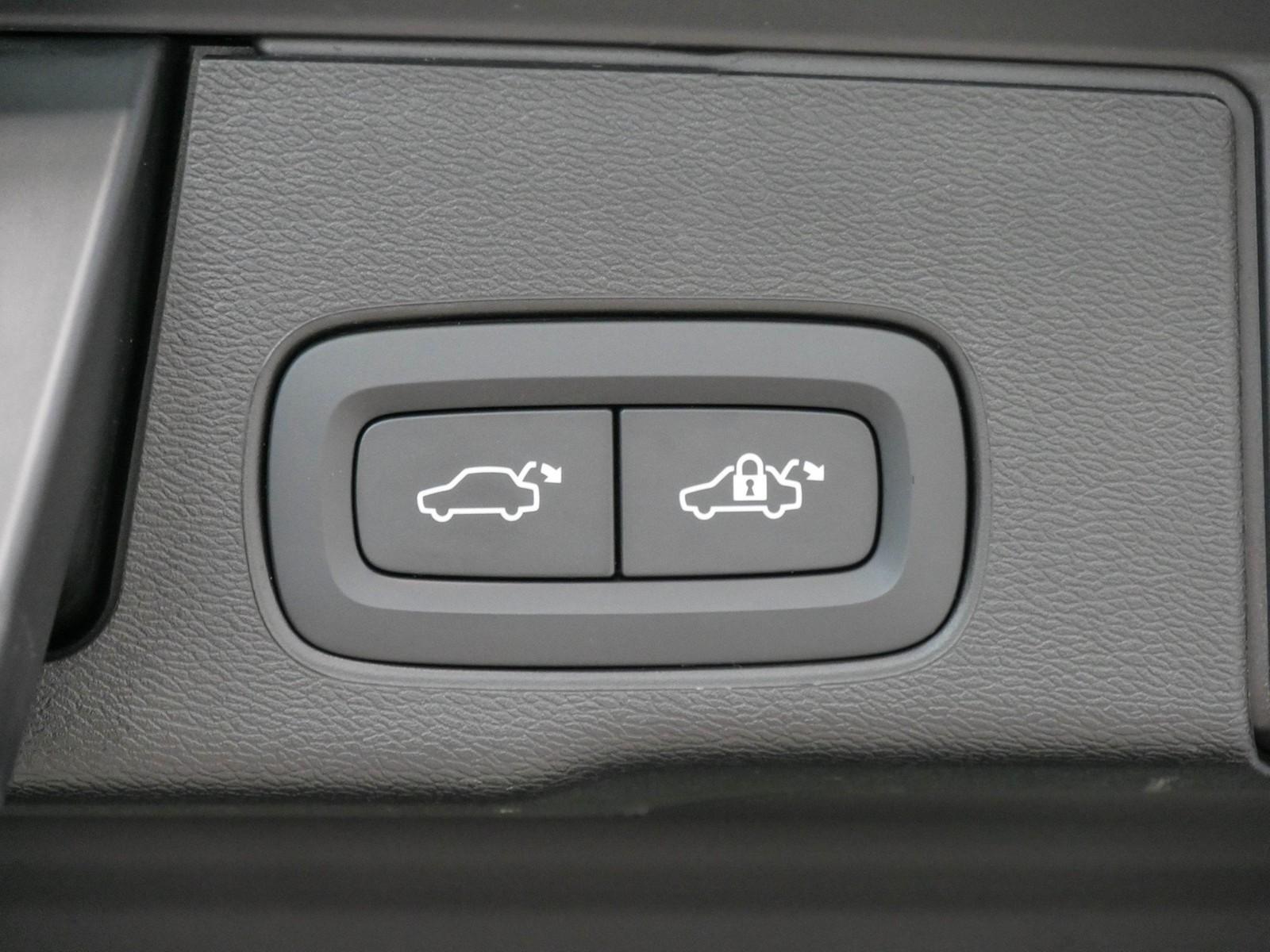 Volvo XC60 T6 AWD Recharge Plus Dark #LED/PDC/RFK/Harm