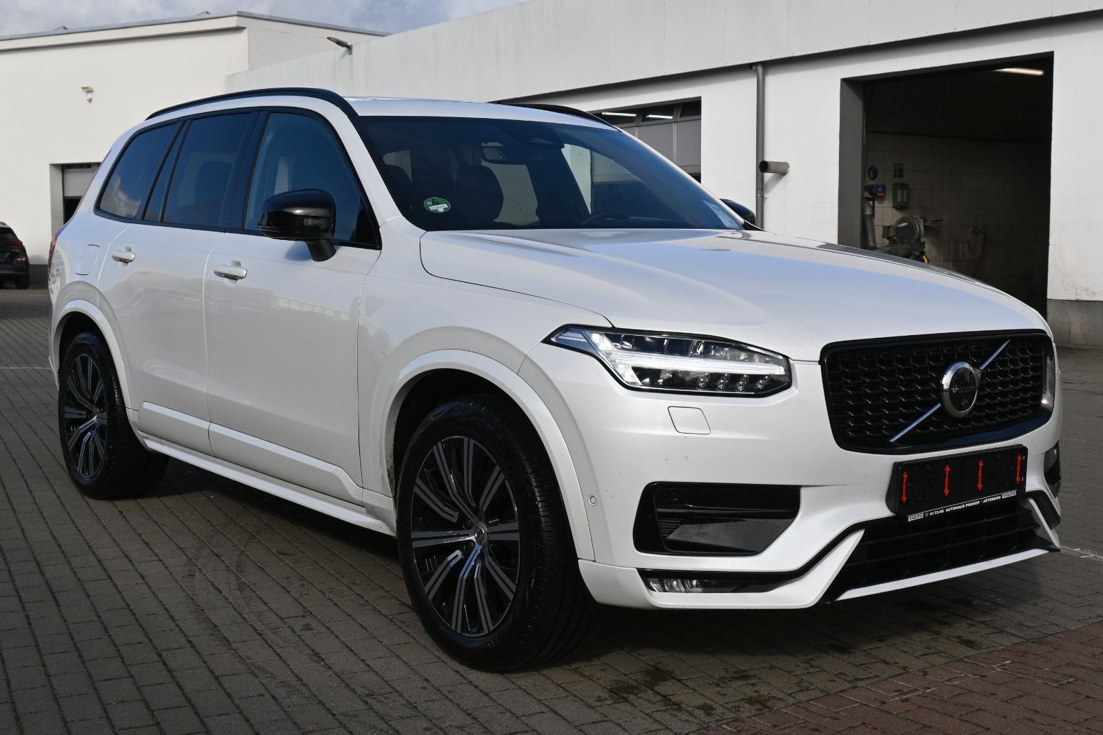 Fahrzeugabbildung Volvo XC90 B5D AWD Plus Dark*STDHZG*PANO*LUFT*360°*AHK
